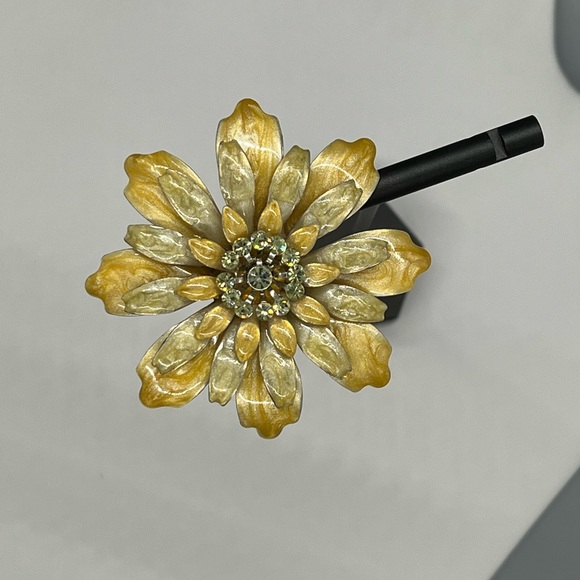 Green and Yellow Flower Enamel Brooch Pin - Picture 2 of 4